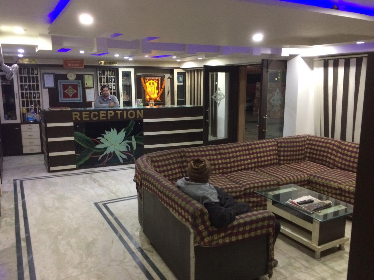 Oyo 16064 Tirupati Lodge Siliguri Exterior photo